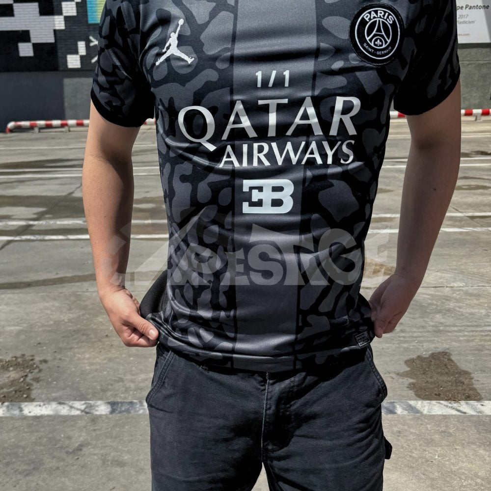 Camiseta París x La Voiture Noire